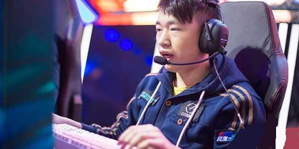 皮球在空中 皮球在空中