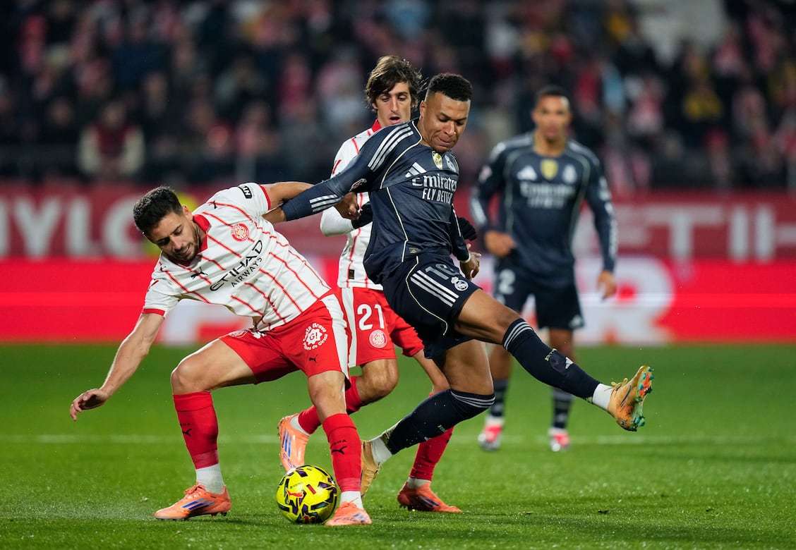 许多玩家盯 许多玩家盯